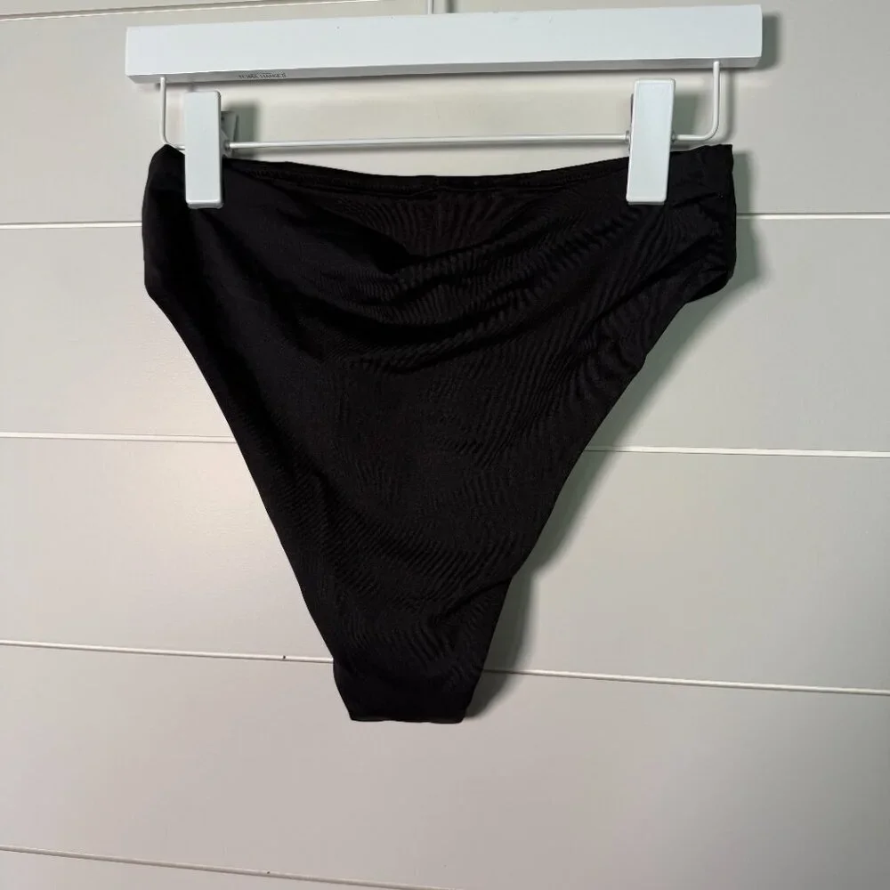 SKIMS Swim Mid Waist Bottom Onyx Size Medium NWT and Liner